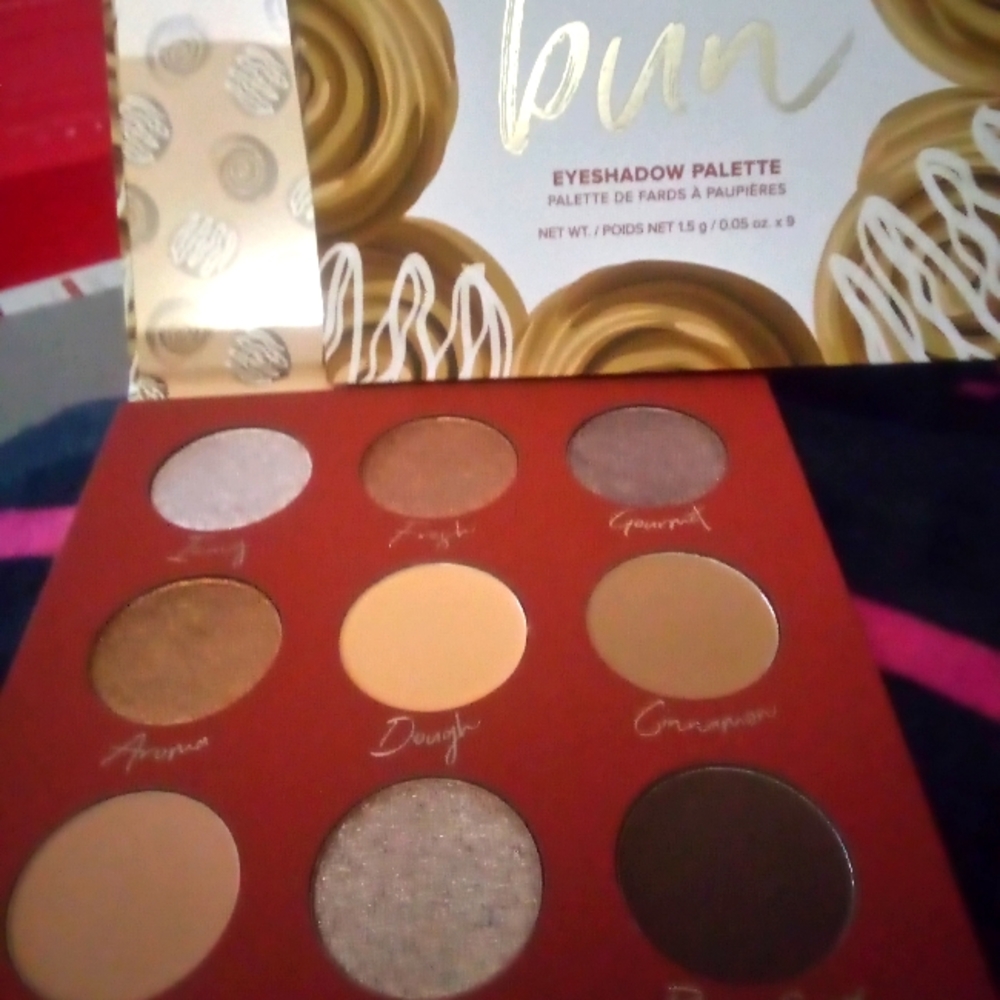 Beauty Bakerie Eyeshadow pallet.